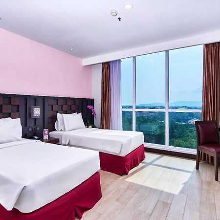 Grand Orchid Hotel Yogyakarta Maguwo Exteriör bild