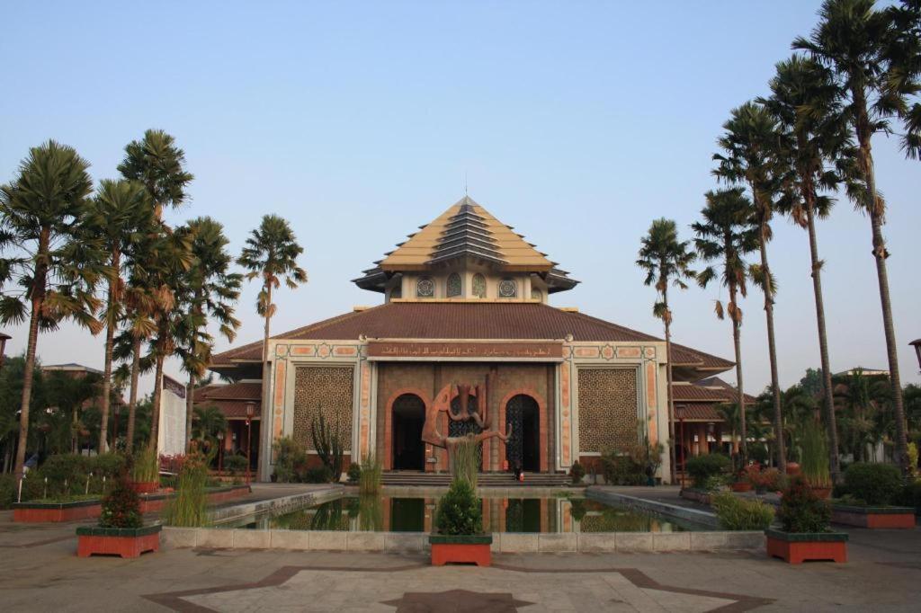 Grand Orchid Hotel Yogyakarta Maguwo Exteriör bild