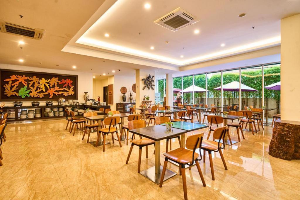 Grand Orchid Hotel Yogyakarta Maguwo Exteriör bild