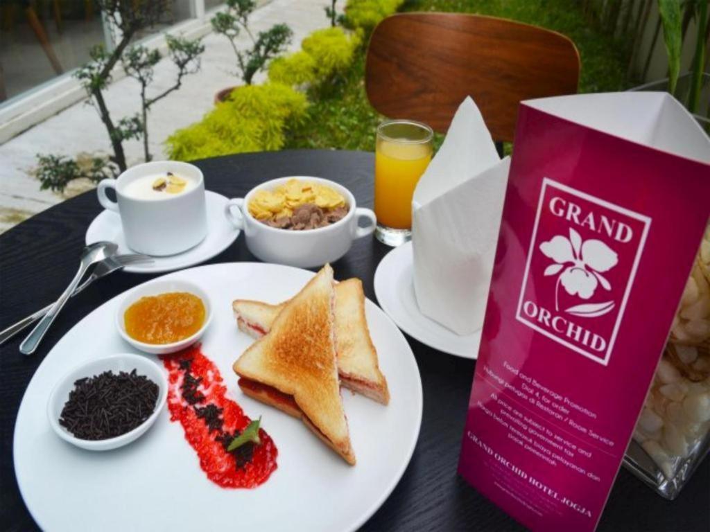 Grand Orchid Hotel Yogyakarta Maguwo Exteriör bild