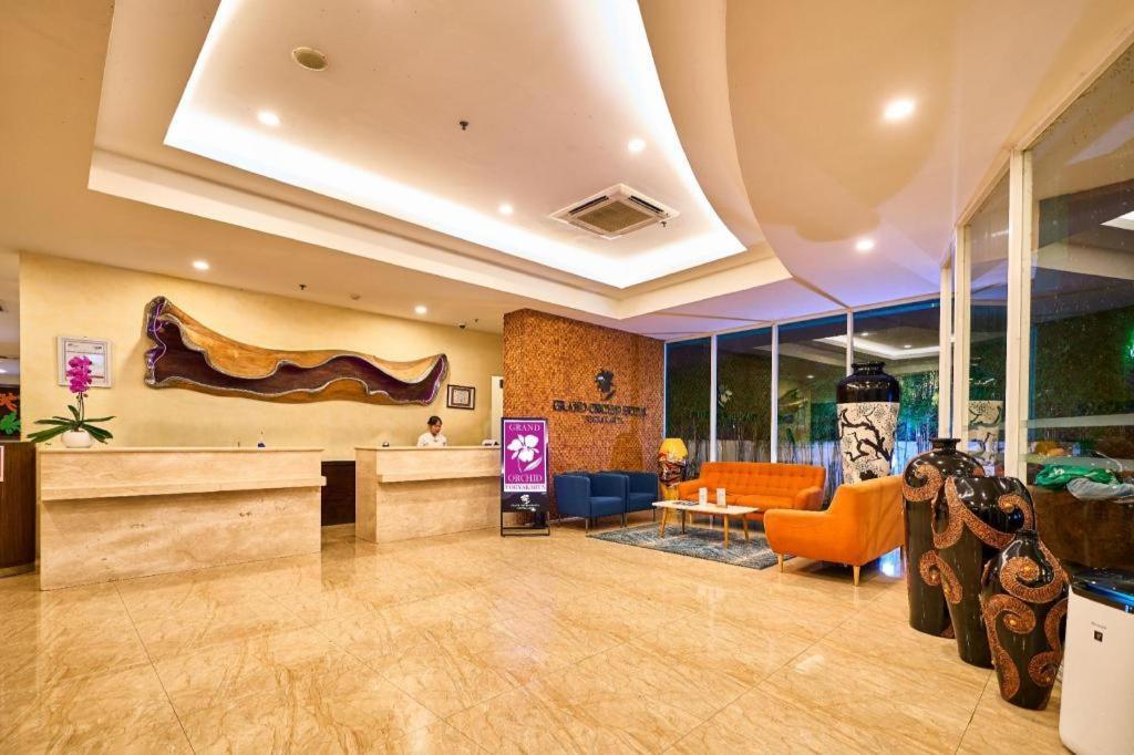 Grand Orchid Hotel Yogyakarta Maguwo Exteriör bild
