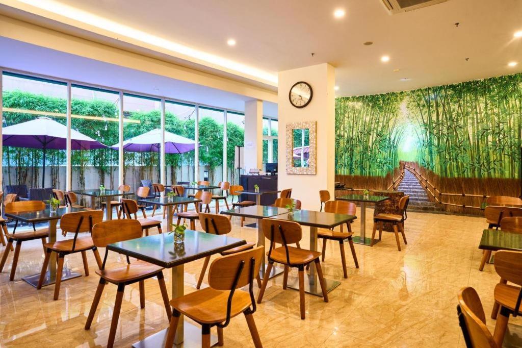 Grand Orchid Hotel Yogyakarta Maguwo Exteriör bild
