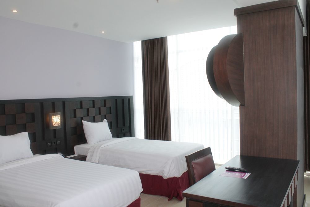 Grand Orchid Hotel Yogyakarta Maguwo Exteriör bild