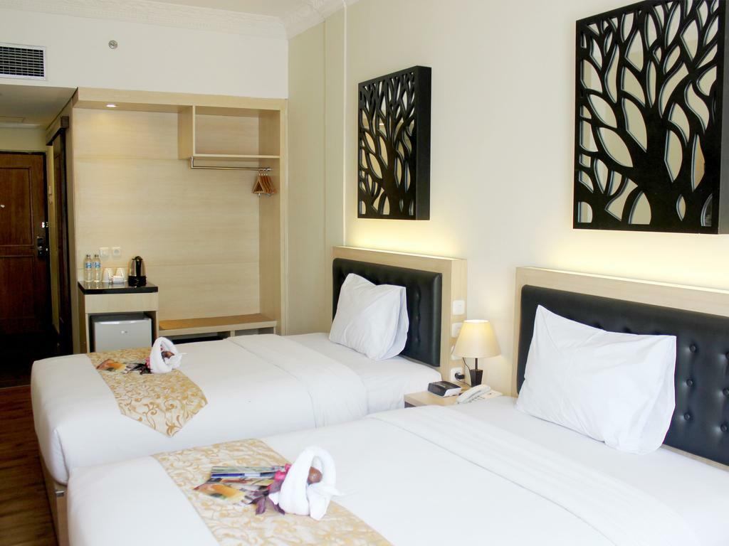 Grand Orchid Hotel Yogyakarta Maguwo Exteriör bild